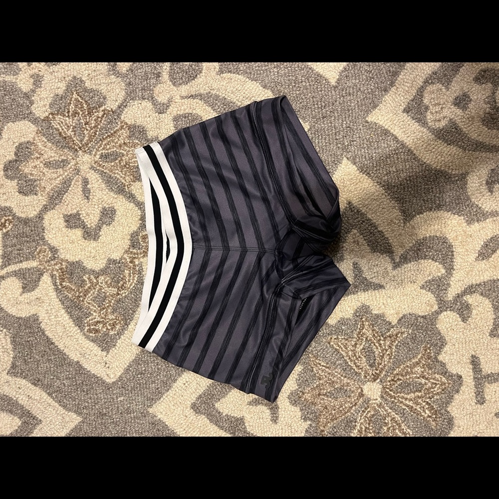 Elastic waist booty shorts